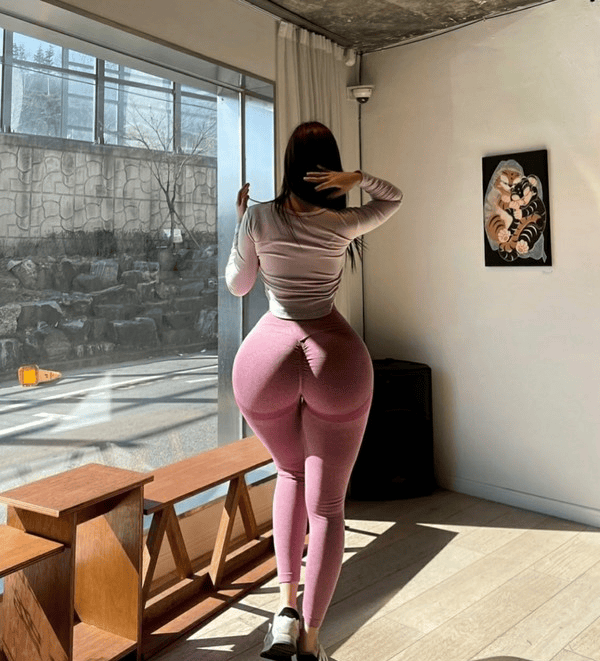 卡戴珊2.0版,这身材比例,谁看了不得"喔"一声