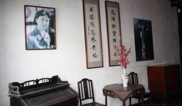 只是,她这次在甘家大院也只住了两年,在1956年的时候,就和甘律之和平