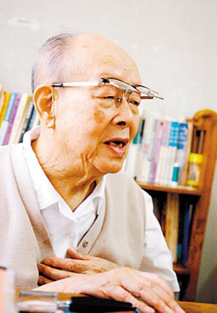 "被上帝遗忘"的周有光:110岁送走儿子,活了112岁有何长寿秘诀