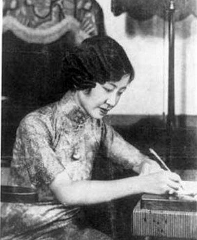 晚清最美格格,当了半辈子富贵闲人,晚年却沦落街头摆地摊