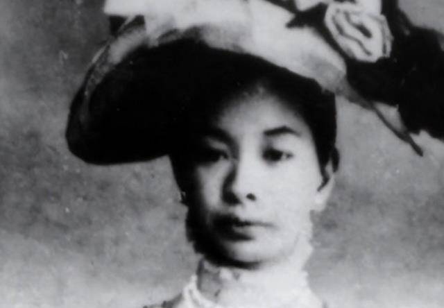 陆英:嫁妆排满十条街,生下9个孩子,死前看透丈夫,留一句预言