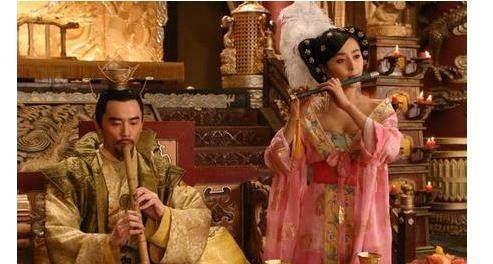 大唐天宝六年,安禄山被赐为平卢节度使,并兼任御史大夫,天宝九年,唐