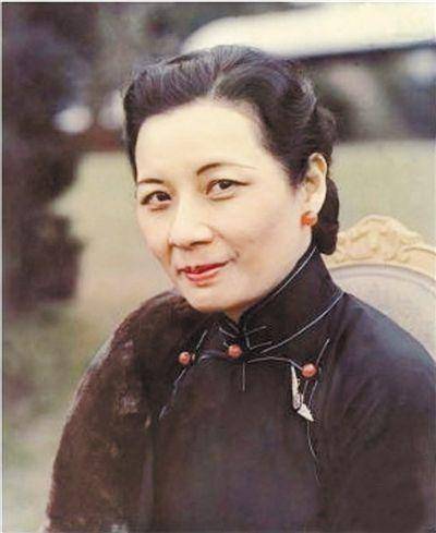 宋美龄年轻时抽烟喝酒熬夜,晚年还患癌两次,为何还活到106岁?