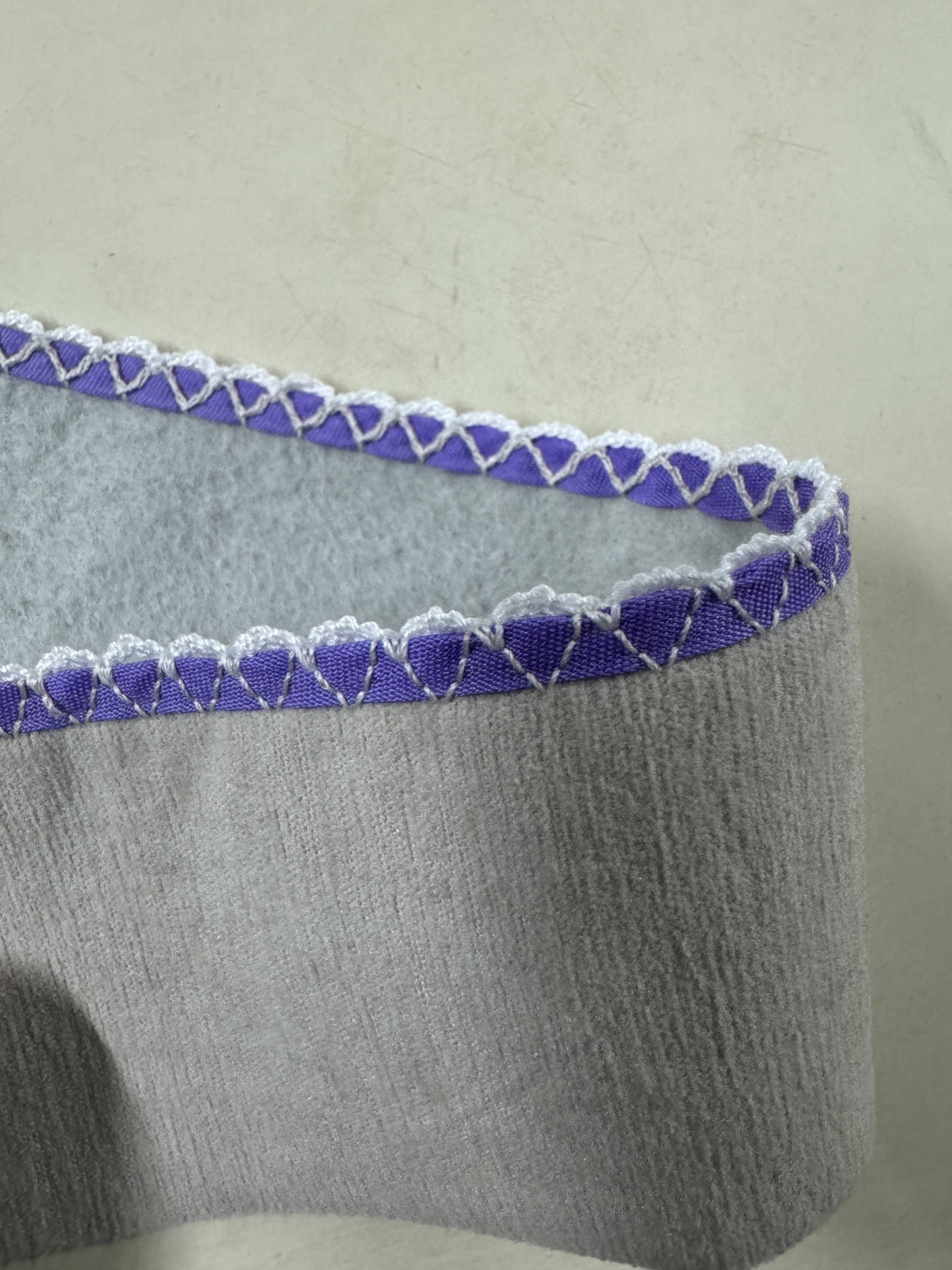 双针四线曲牙包边改装特种绣花工艺科普