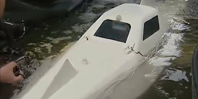 回顾一高中毕业的农民,自制鲨鱼潜艇时速达160公里,怎么做到的