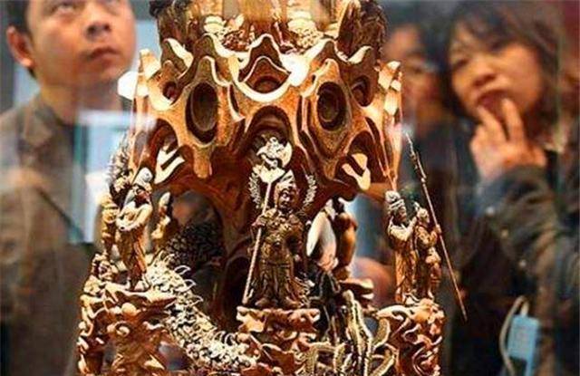 一群小学生放学后"掏鸟蛋",意外找到千年国宝,专家称起码50亿