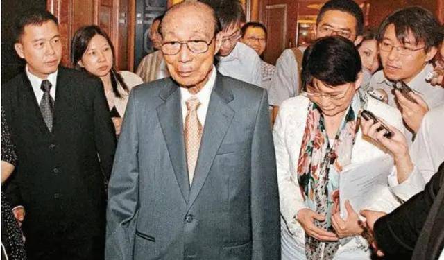 回顾:买航母送国家,70亿遗产捐清华,三位香港商人无私助祖国发展