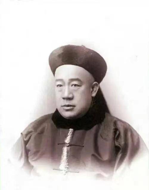 他曾是一位怀抱大志的人,在降生的那一刹那,他的父亲肃亲王隆懴对他的