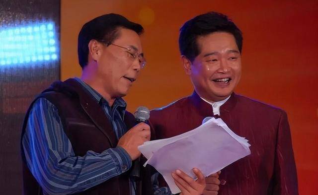 笑林的这些尝试,并没有使他的事业恢复到从前,反而还因为答应朋友主持