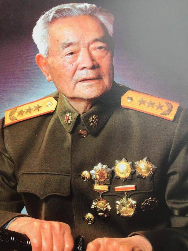 红军将士里最后一位当上将军的人:跳过了少将中将,88年直授上将