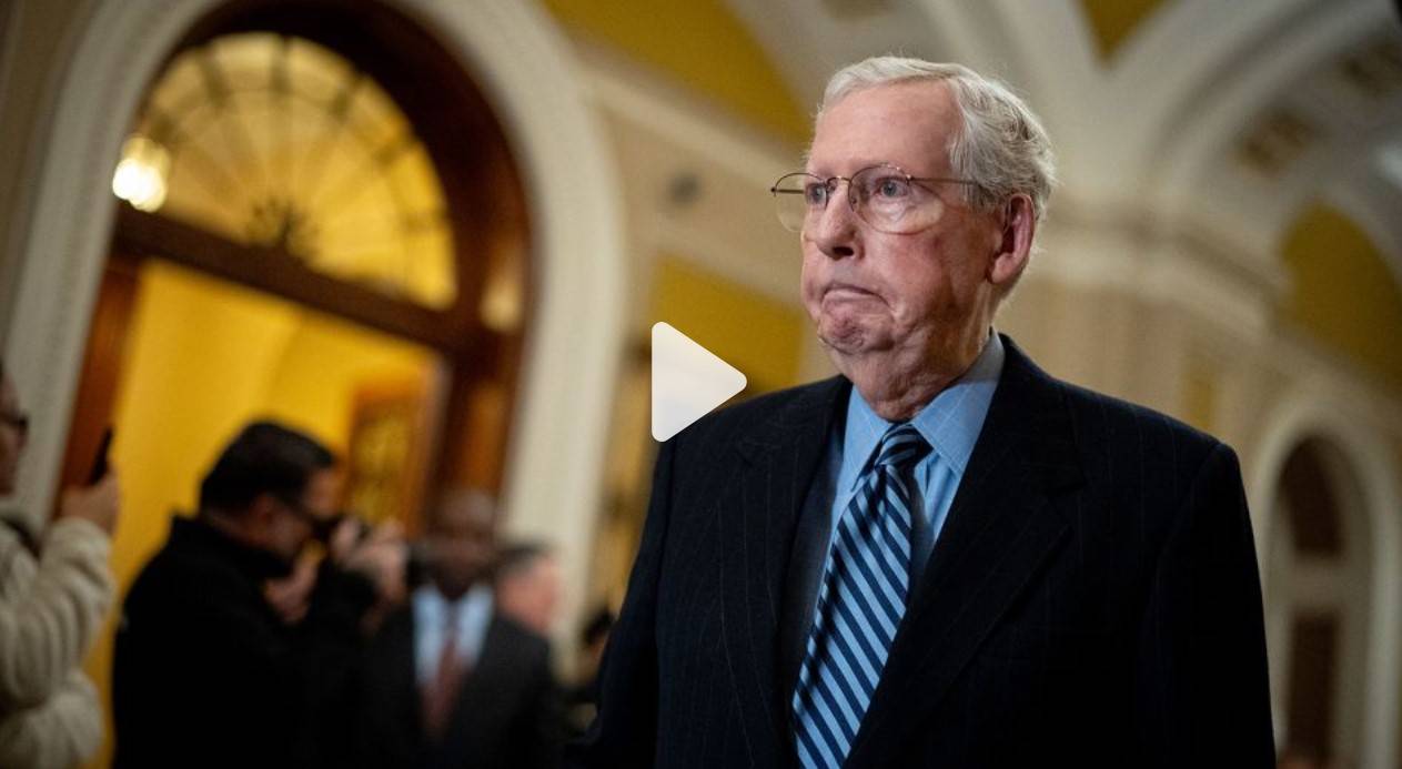 米奇·麦康奈尔 (mitch mcconnell) 在国会大厦坠落后扭伤手腕并割伤