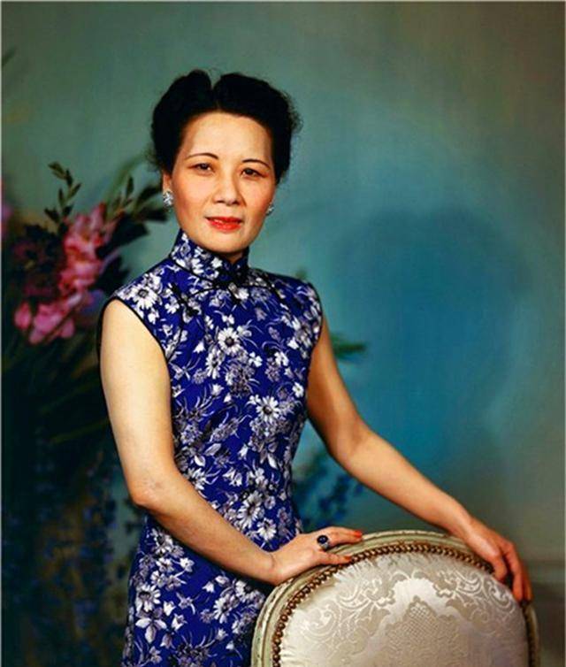 2003年,宋美龄在梦中去世,隔天清晨遗体被裹在羊毛毯中送出公寓