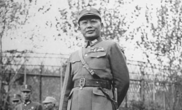 妻子无法生育劝上将再娶一个,他断然拒绝,一心伺候病妻26年_何应钦_王文湘_日本
