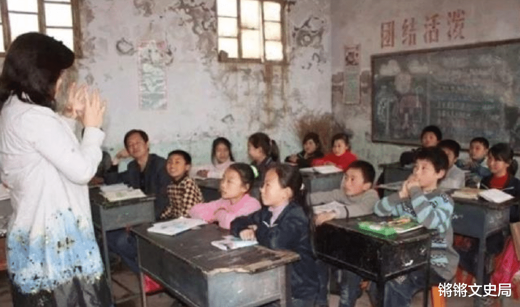 80年代,内蒙老师花20元给学生买鞋,26年后,学生回赠老师一套房