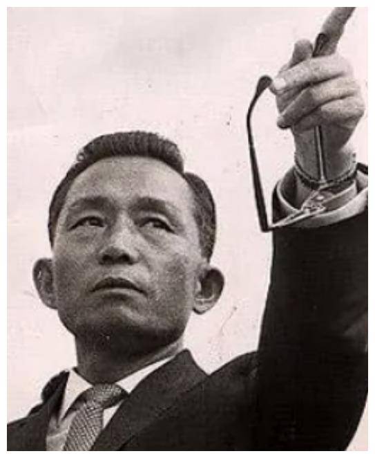 韩国总统朴正熙之死:凶手见他未死透,竟朝他脑门又补射一枪