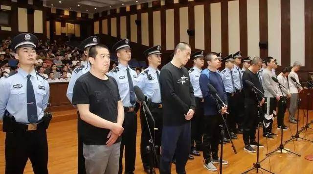 奥特曼团伙终于被捕入狱.