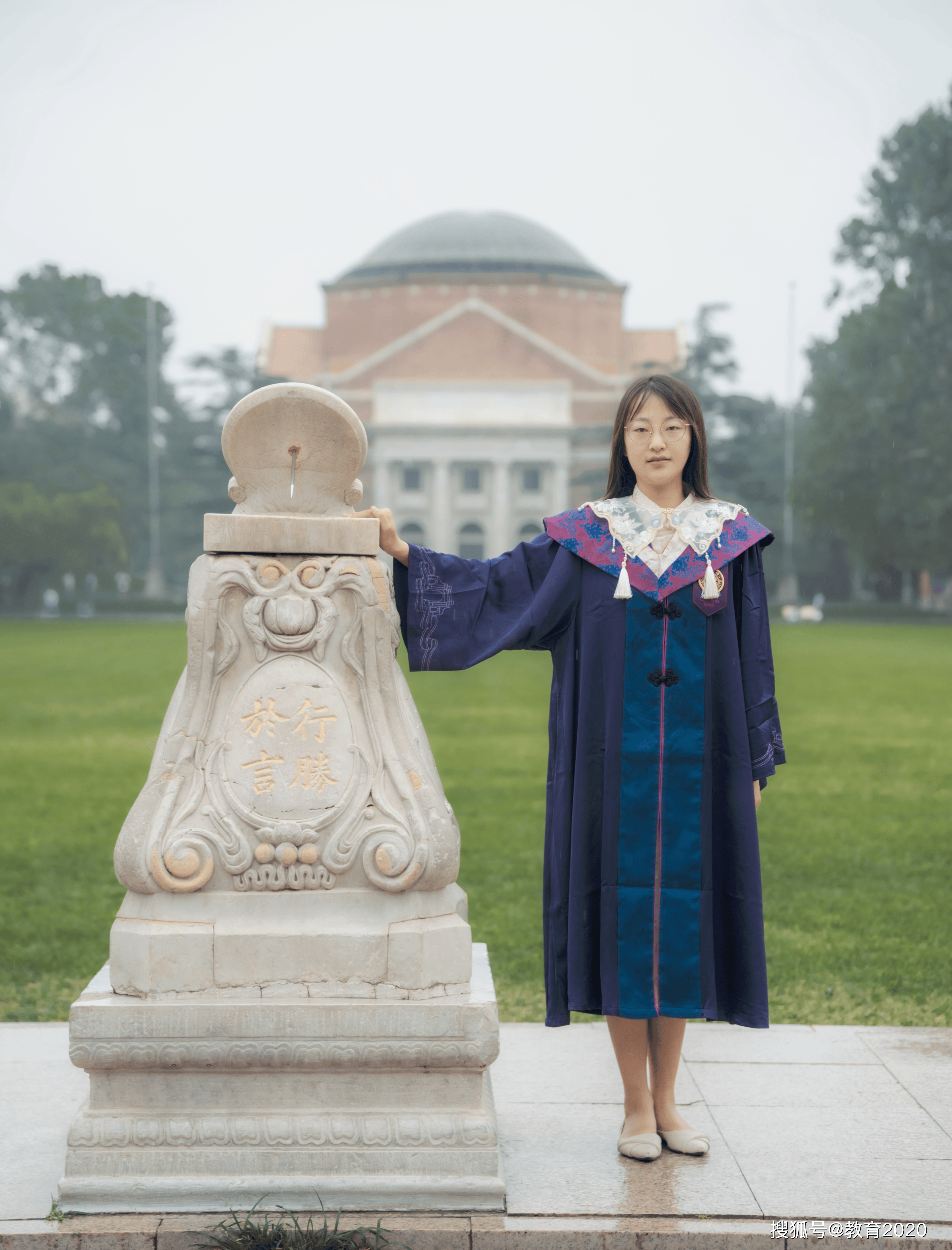"在姜晓雪给县域孩子们的演讲中,她总是会大篇幅提起在清华的经历,她
