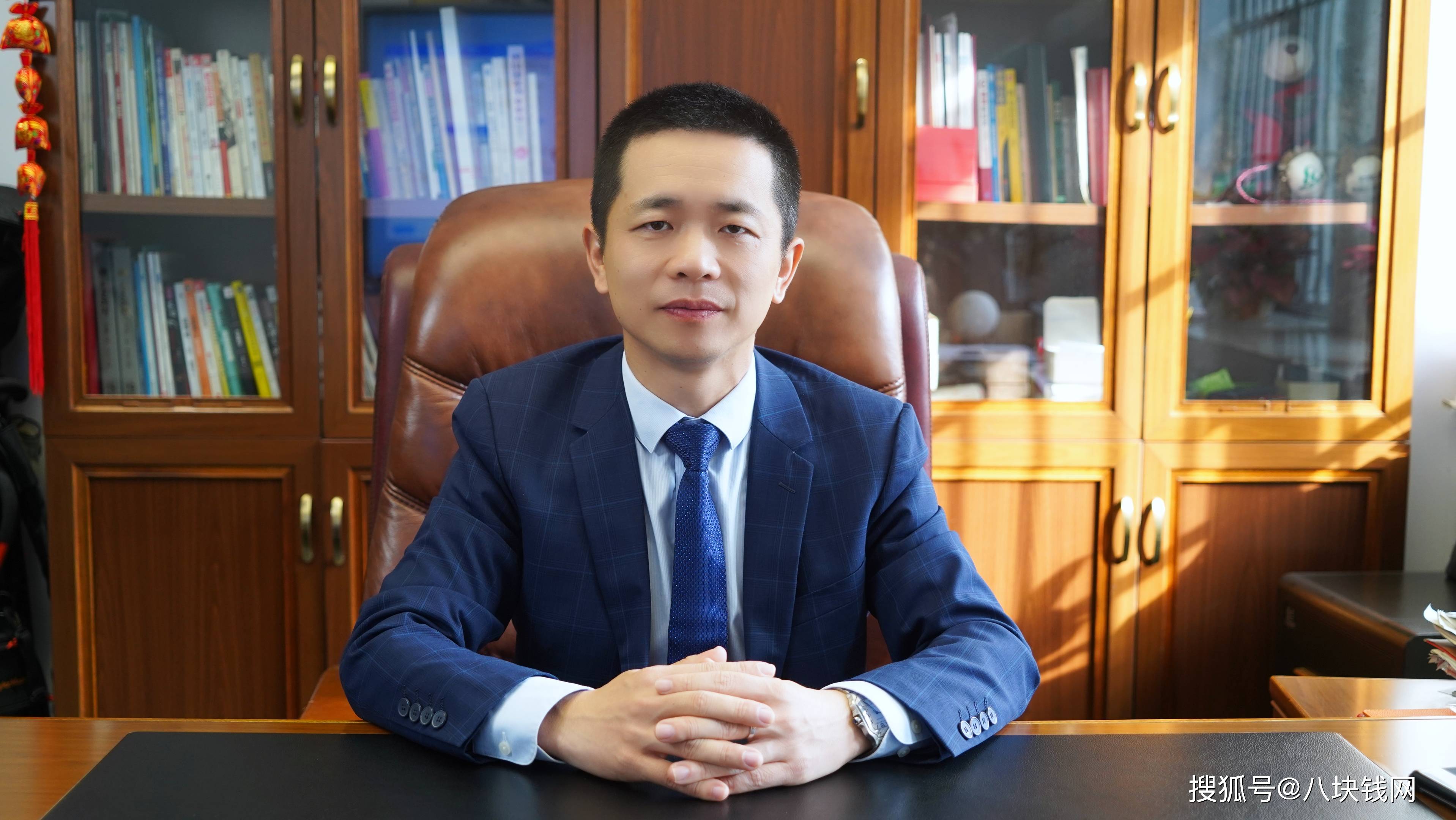 八块钱网集团董事长曾伟先生2025年新年致辞!