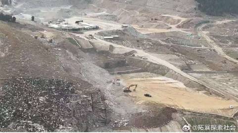 山东新泰山体治理还是盗采矿产?蒙阴违法车辆运输畅通无阻?(图4)