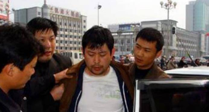 任晓峰最后一丝理智也在马向景的怂恿下崩塌,他壮着胆子说了一个谎