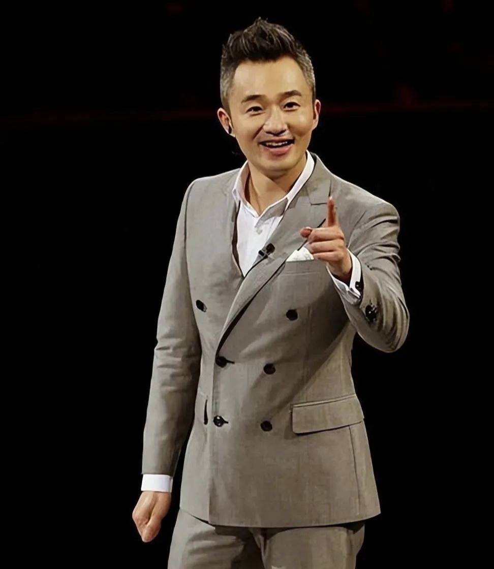 曝主持人程雷患肝病去世,年仅51岁,本尊晒合影回应,近况曝光