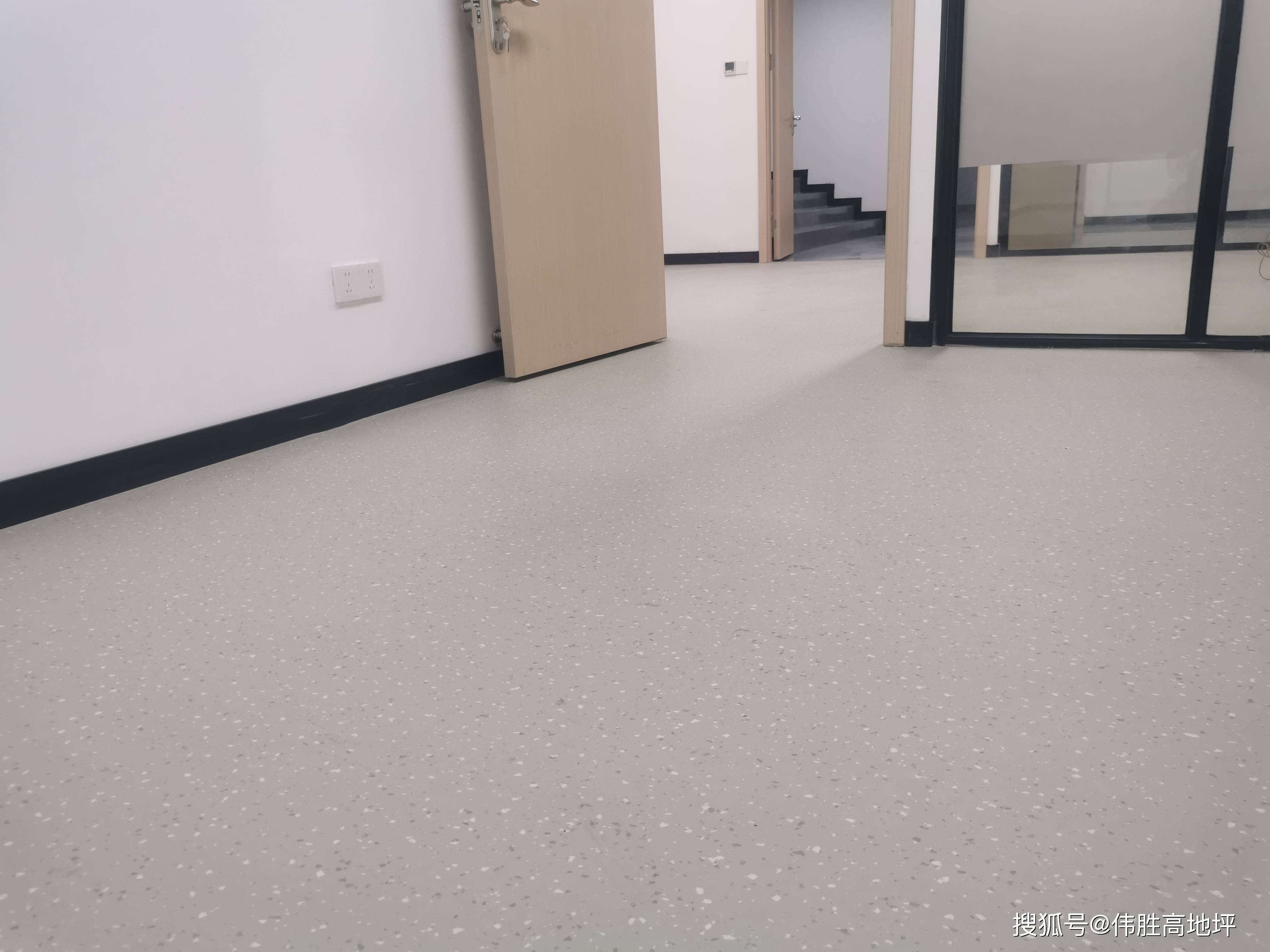 武汉pvc地胶仓库 武汉自流平厂家 专业塑胶地板施工 武汉伟胜高地坪