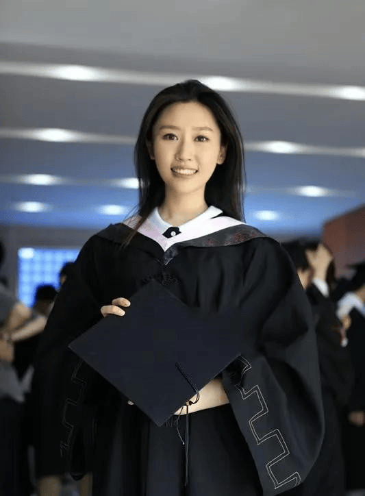 央视"眼光"真牛!蛇年春晚后,这位35岁女主持人,要火向全国了