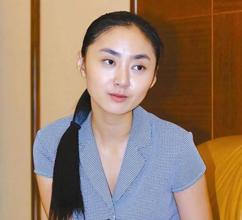 但是,这个社会往往更倾向于关注负面事件,而对于像邢丹这样的正能量