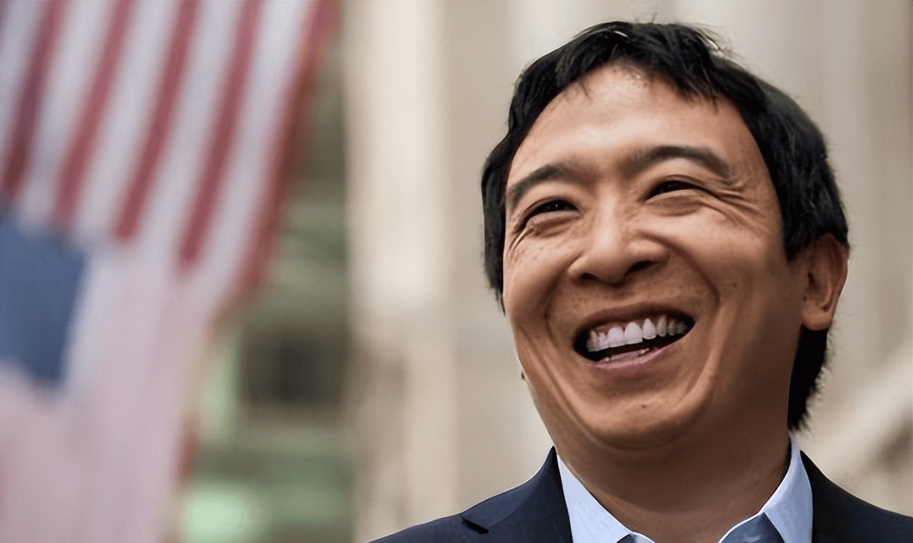 美国华裔企业家杨安泽:对亚裔身份羞耻,竞选总统失败后无奈退党