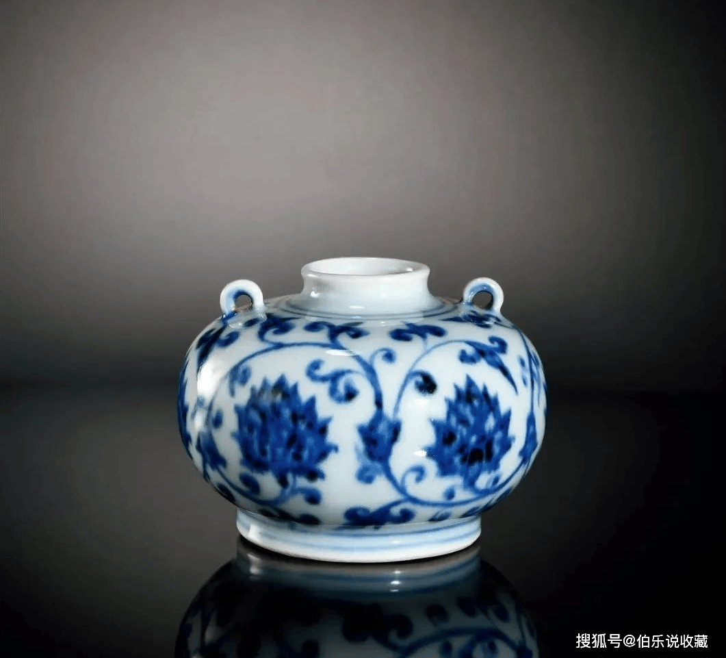 惊拍卖征集：不足十厘米的明青花小罐，升值翻倍以3337.5万成交！_搜狐网
