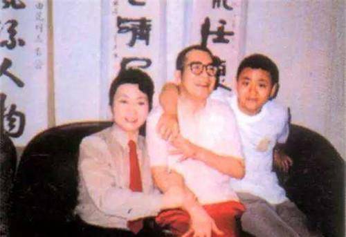 的发妻由昆:至今健在,独自住60平旧房子,靠退休金度日