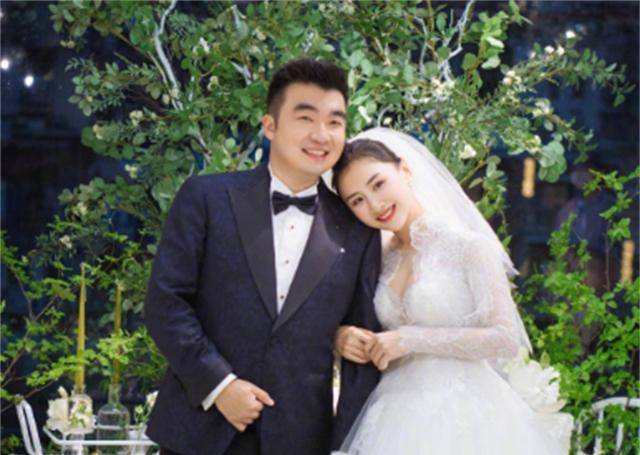 奥运冠军何雯娜:退役后嫁人生子,屡屡晒照俨如阔太,生活很幸福