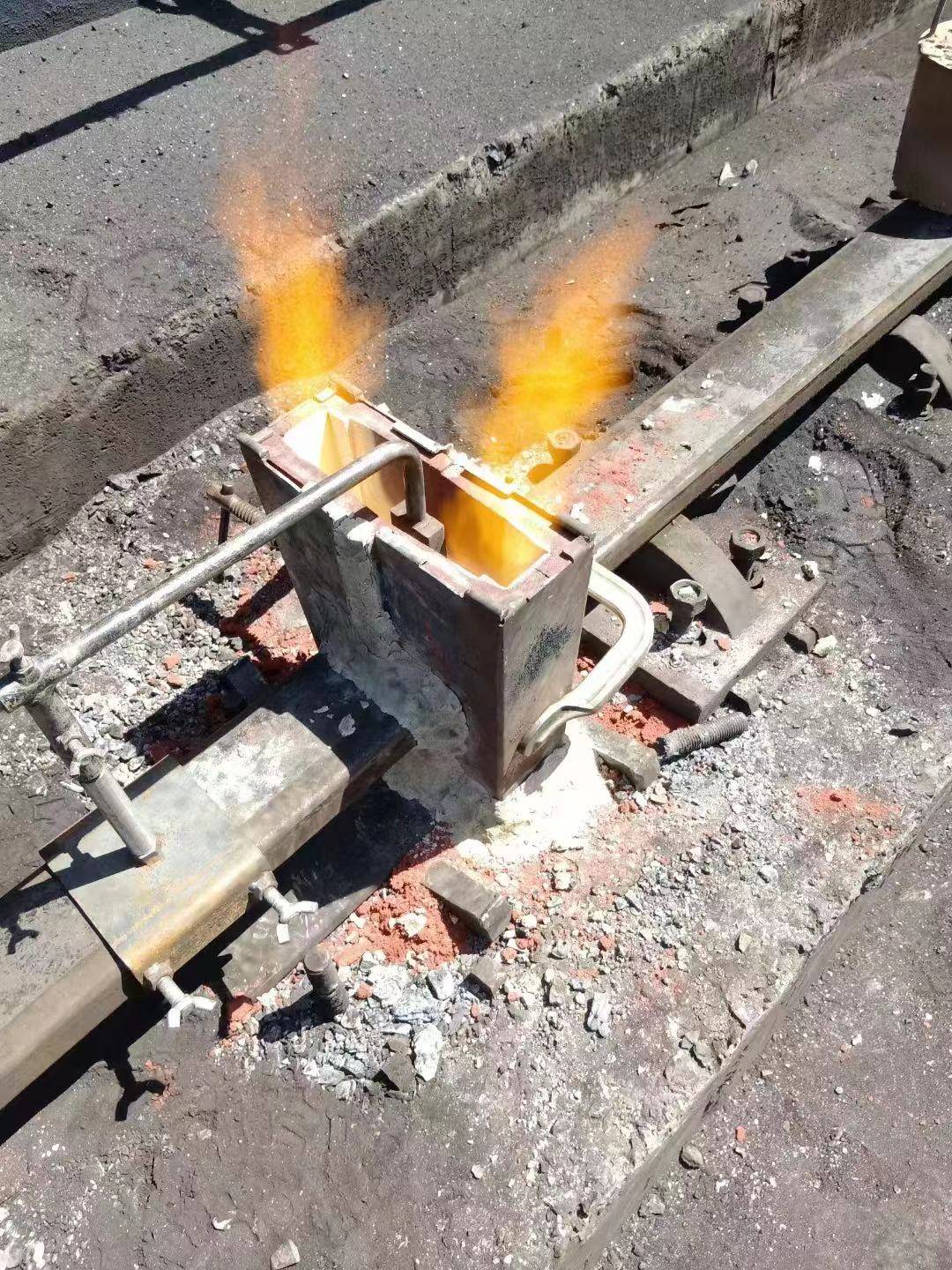 码头吊机钢轨,轨道铝热焊接作业