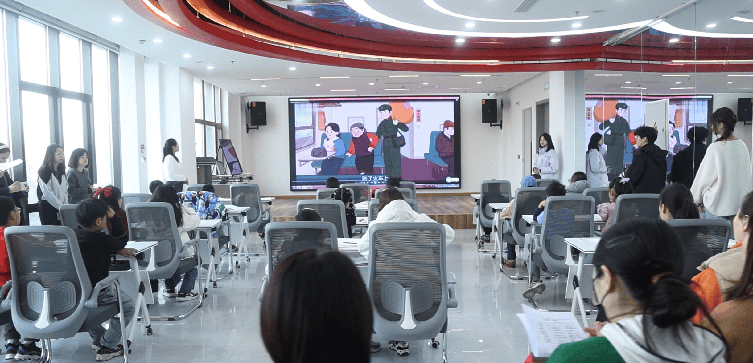南关区公益课堂：多方合力，助力孩子艺术成长，免费绘画课进社区，孩子家长齐点赞！