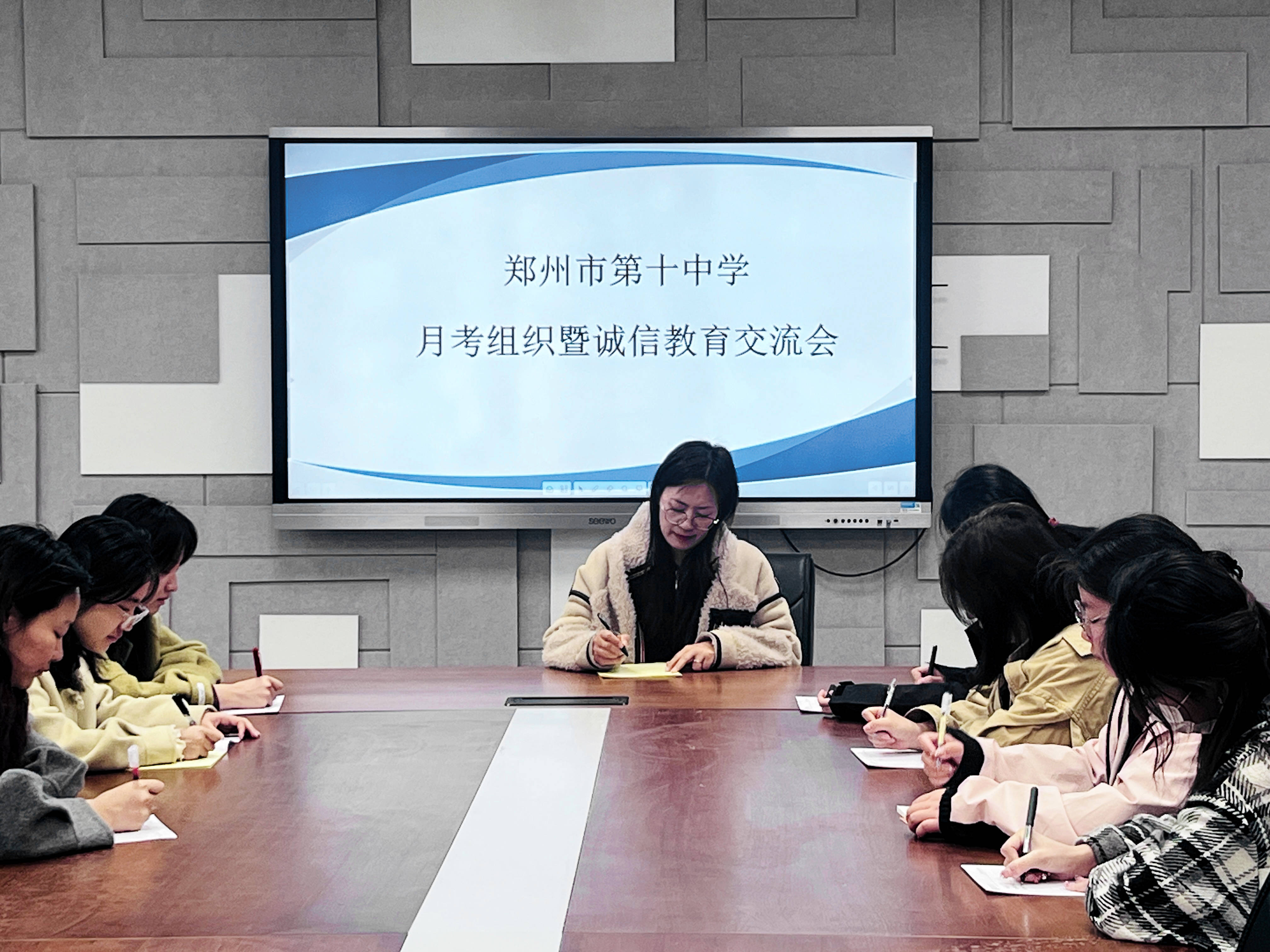 为保障月考顺利进行,3月25日,郑州十中高二年级对本学期第一次月考