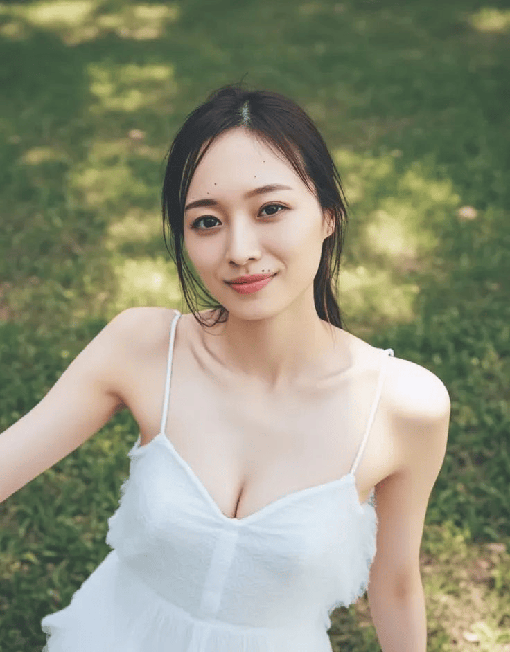 桌上还留着已往的照片