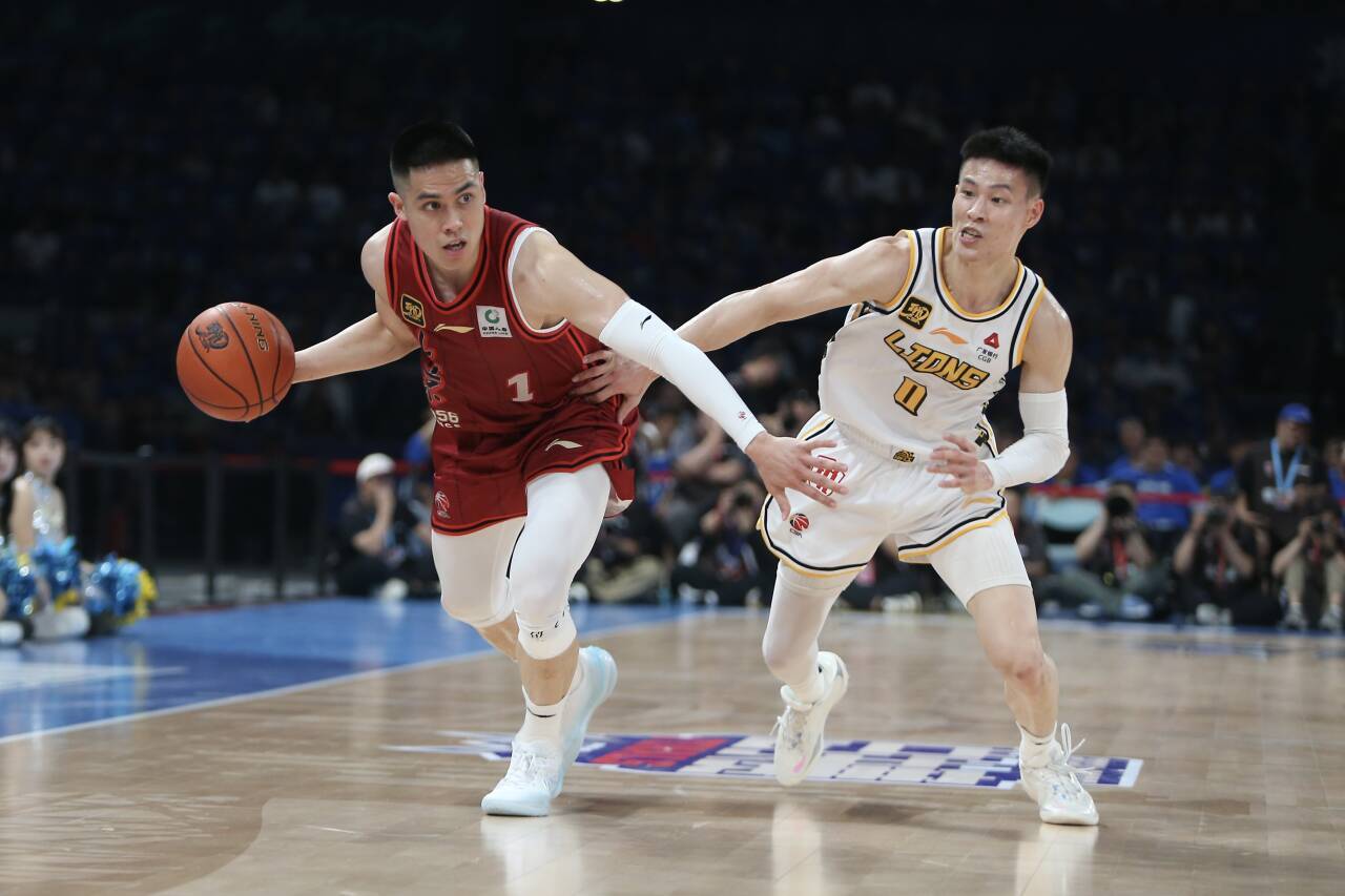 总决赛-布朗44分周琦26+13 广厦客场逆转北京总分2-1（周琦cba总决赛）
