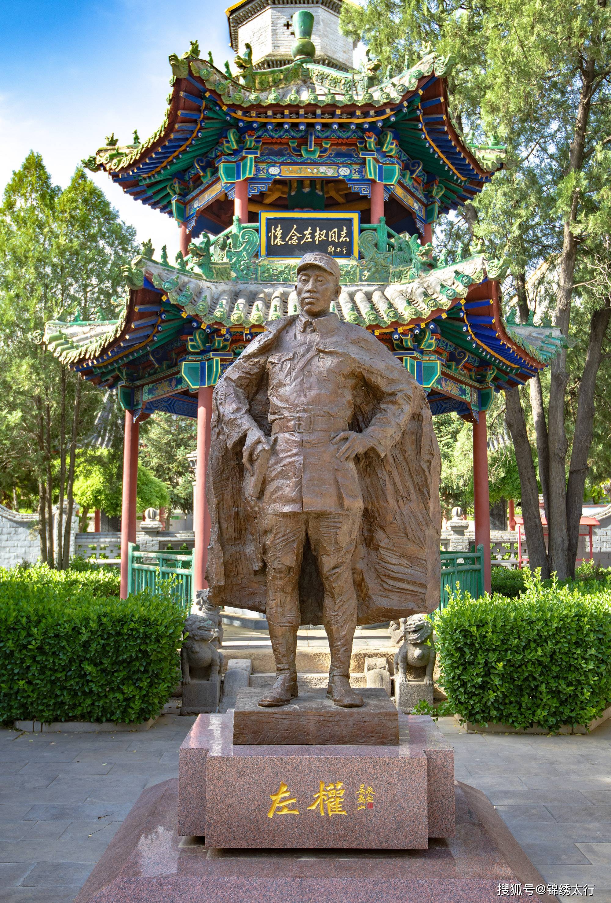 中国美术馆向左权县捐赠左权将军雕像