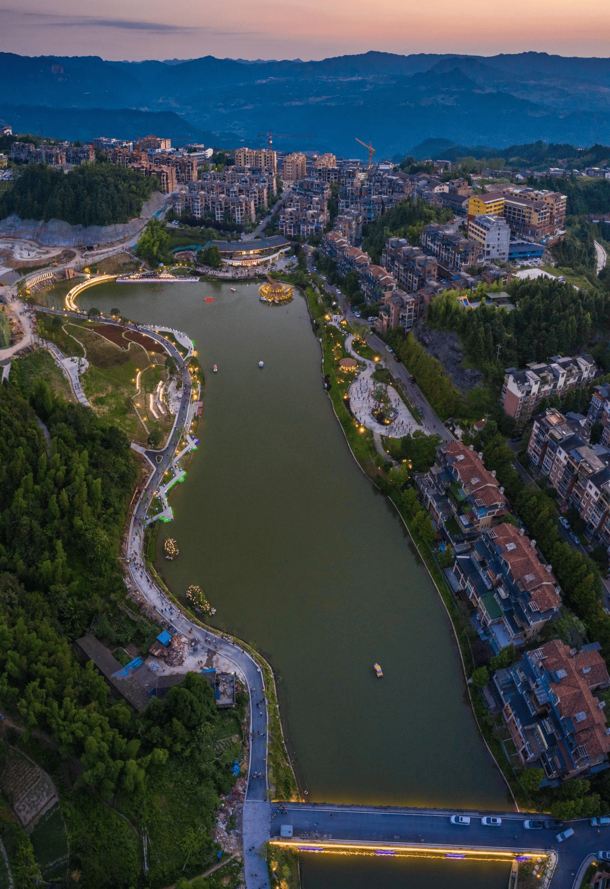 江津东胜凤凰山避暑房,云岭翠湖避暑房康养度假区,出门就是场镇