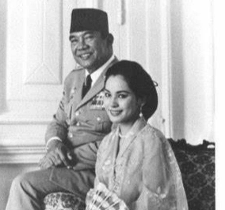 印尼总统苏加诺:58岁访问日本看上19岁日本姑娘,顺手娶回了家