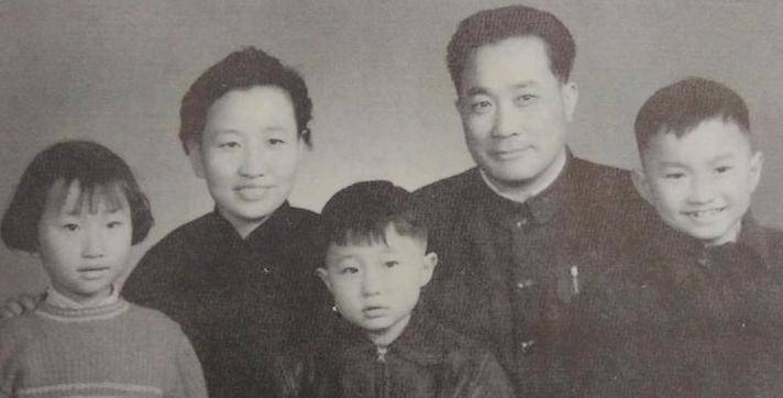 张国华参加部下的追悼会，首次见到部下的遗孀，两年后把她娶回家_张国华参加部下的追悼会，首次见到部下的遗孀，两年后把她娶回家_