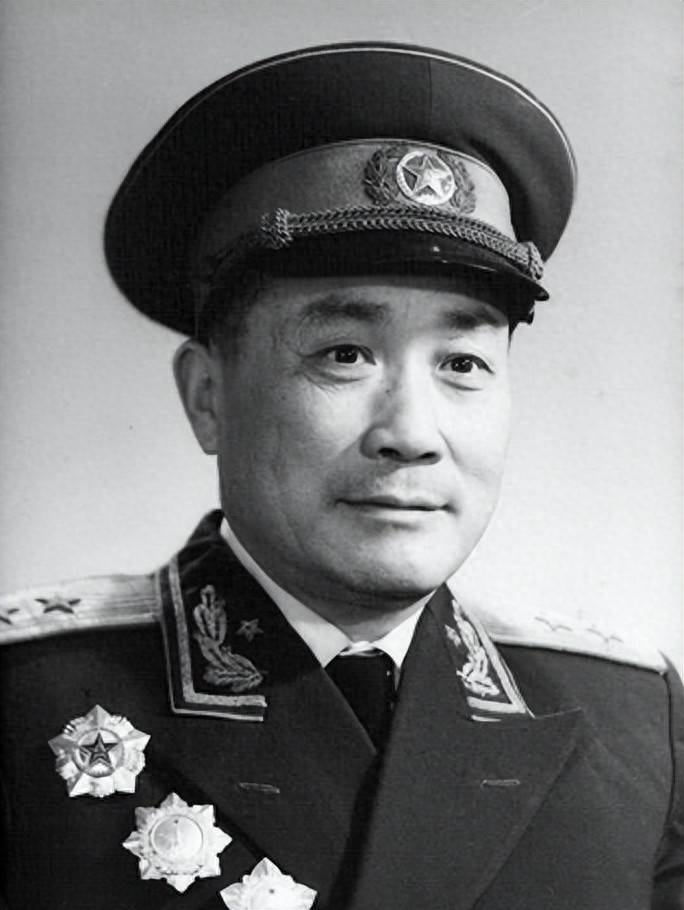 张国华参加部下的追悼会，首次见到部下的遗孀，两年后把她娶回家__张国华参加部下的追悼会，首次见到部下的遗孀，两年后把她娶回家