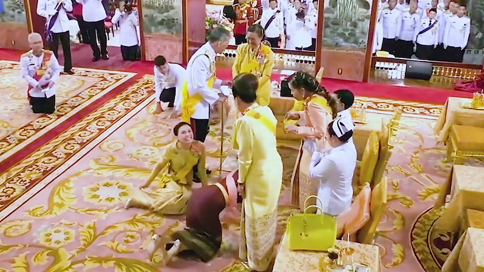 泰国"奇葩"的匍匐跪拜礼为何还不废除?