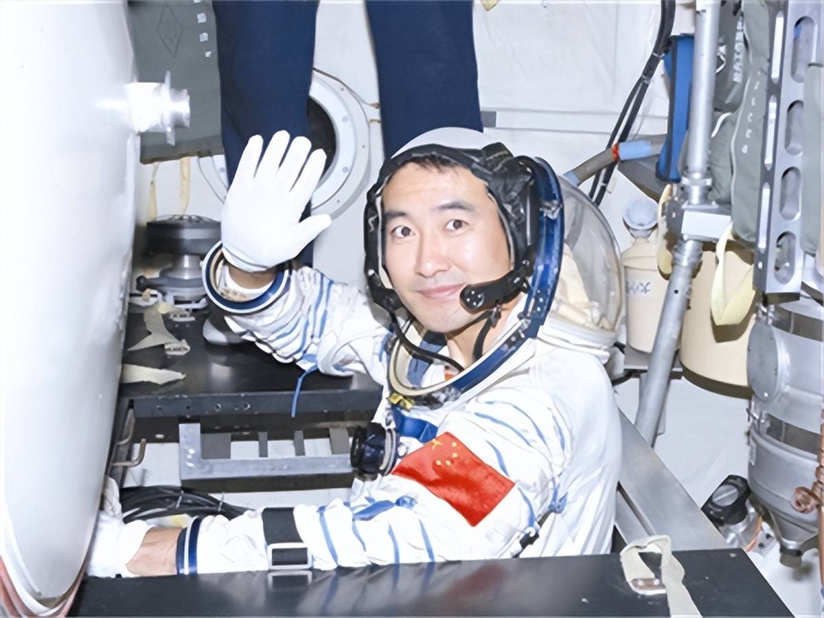 翟志刚的侄子翟利剑,也在航天城工作!上阵父子兵