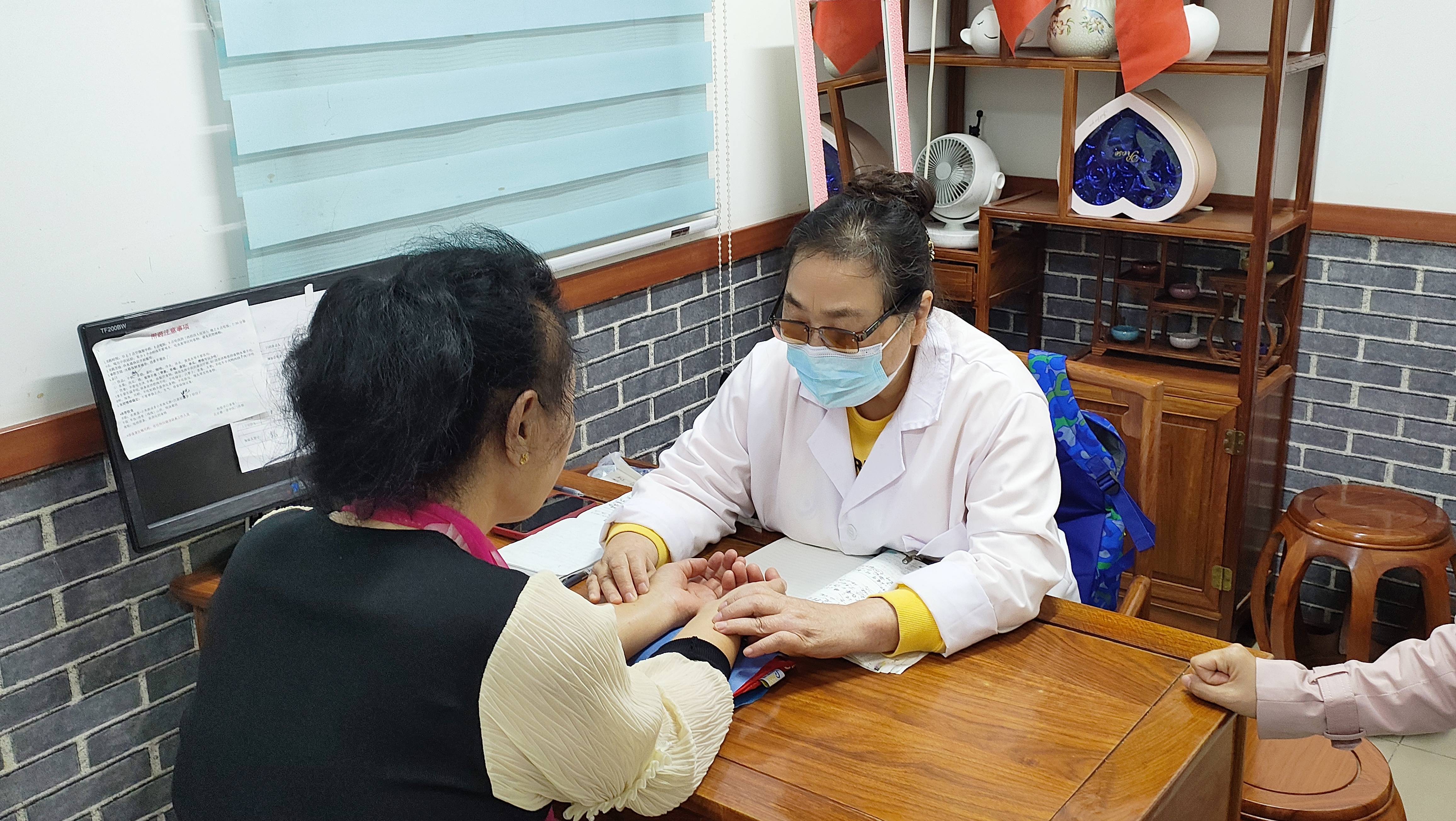 包含北京陪诊服务收费	护士全程协助陪同黄牛票贩子挂号挂号微信的词条