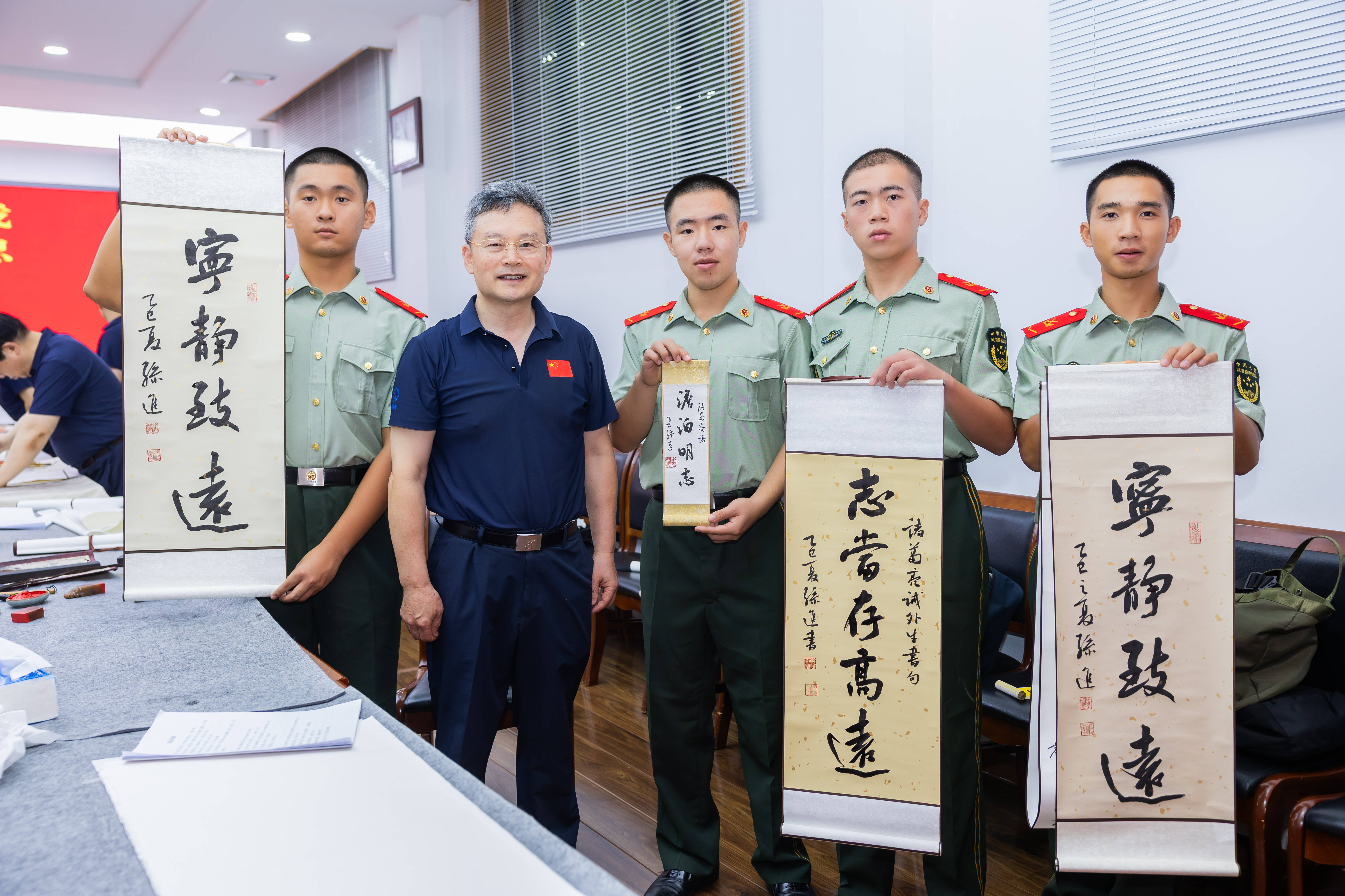 文化慰问润海警 翰墨飘香砺海疆