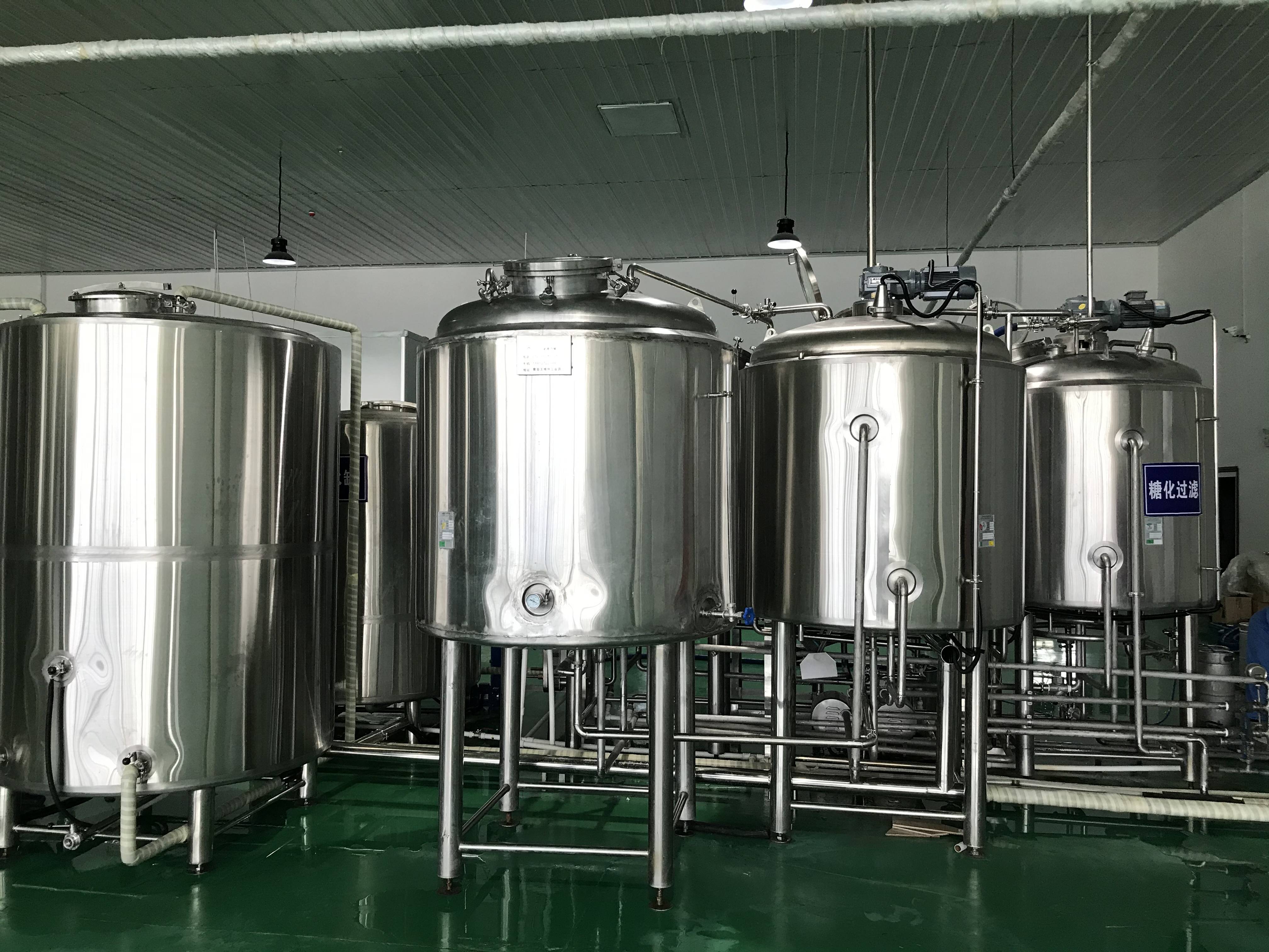 一套适合筹建啤酒厂 日产2吨高产量大型精酿啤酒设备