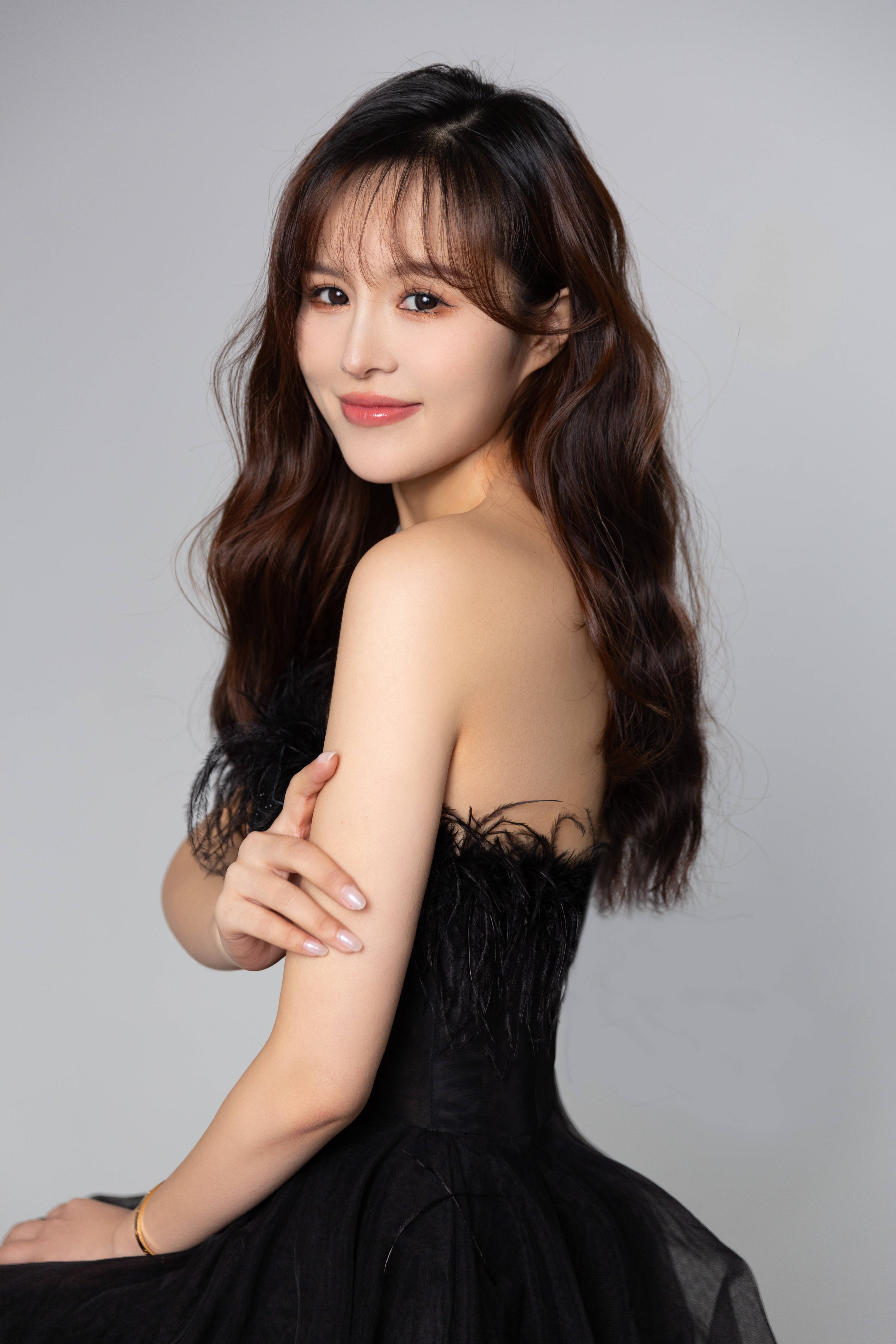 歌手孙茹雪写真图片《爱不够的人》孙茹雪演唱 ,余