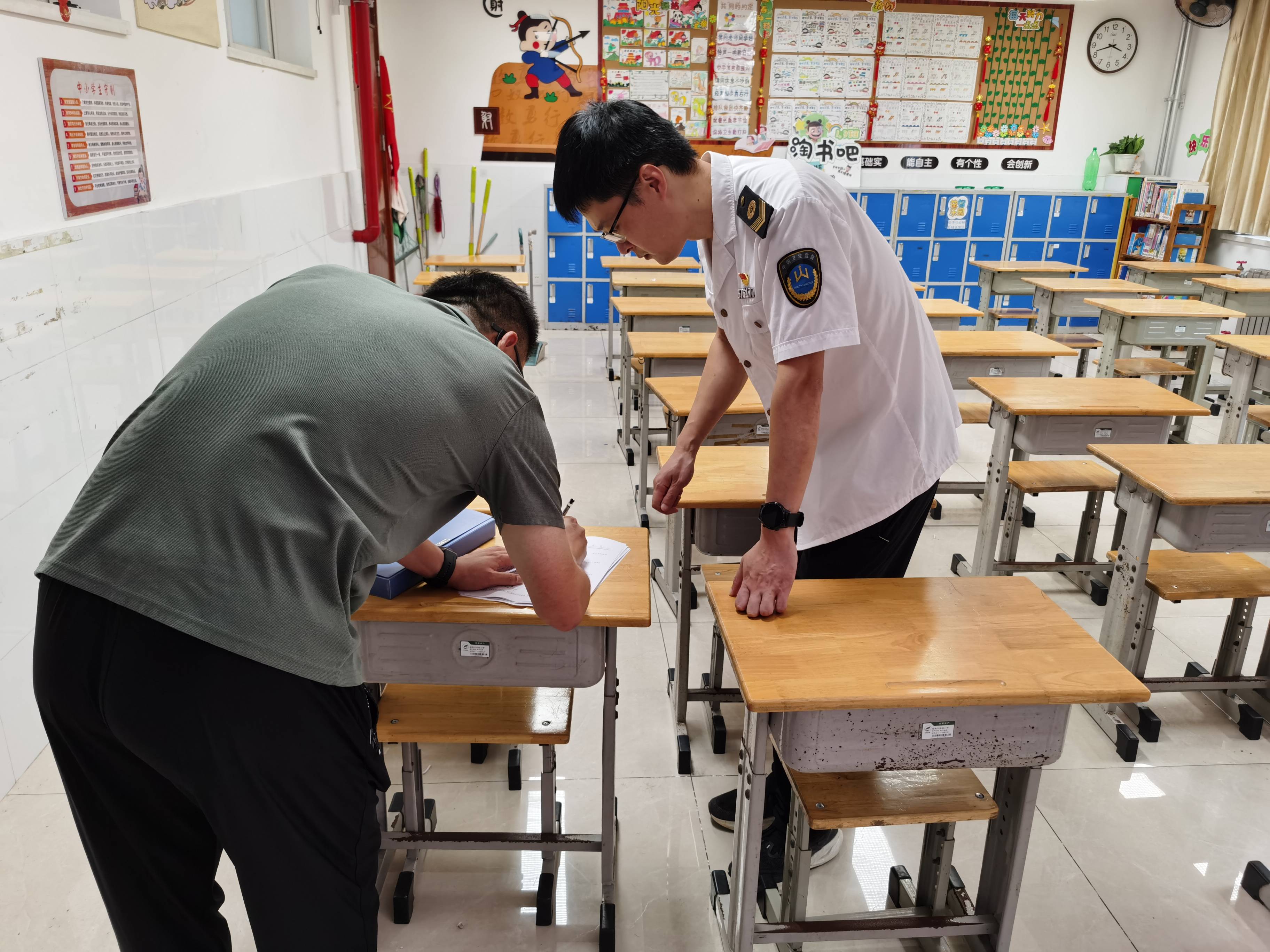 公共卫生事件管理,学校教学和生活环境等情况进行监督检查和技术指导