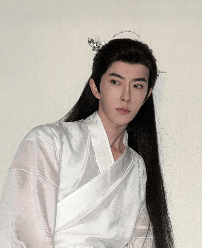 消息称男演员于朦胧在北京坠楼身亡,于朦胧新剧6月才杀青,行业沉浮与